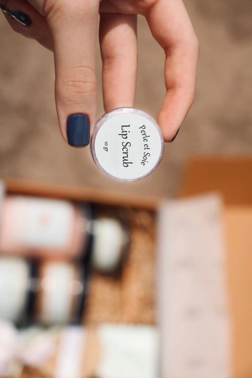 اسکراب لب-Lip scrub