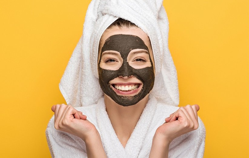 Perle et Soie woman with face mask 1 1