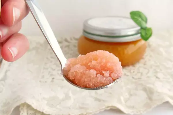 تعیین دفعات مناسب استفاده از اسکراب: عامل اصلی، نوع پوست شماست!