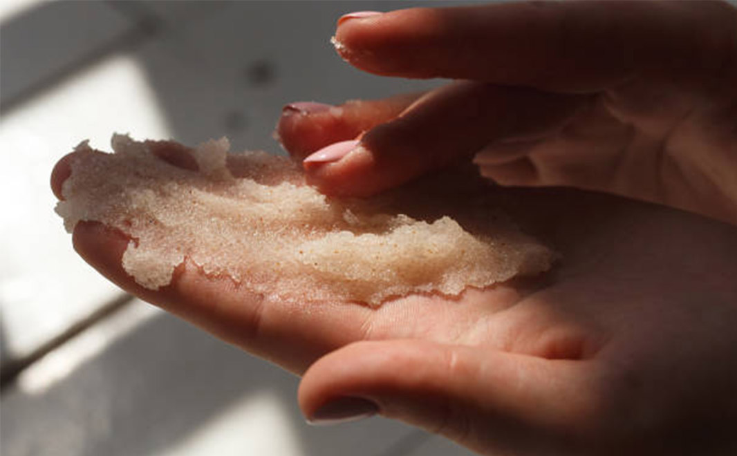 اسکراب بدن چیست و برای هر نوع پوست چه اسکرابی مناسب است؟